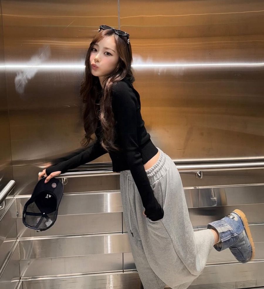 여름어그 지젤패션 로제공항패션 어그슬리퍼 2025패션트렌드