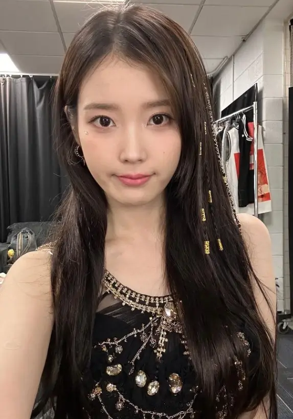 아이유 IU 프로필 갤러리ㅣ노래 음악 mbti 인스타 유튜브