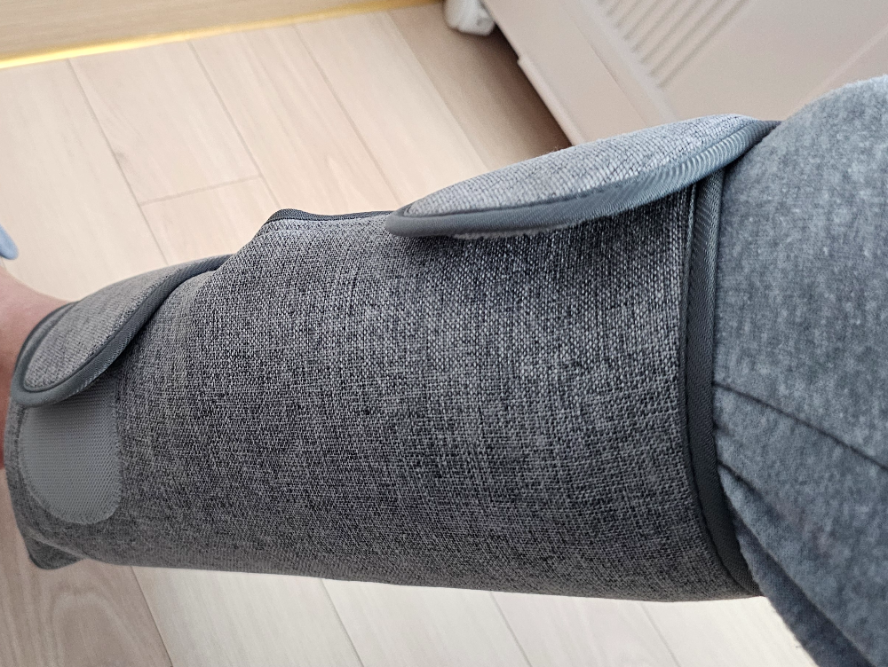 마사지기를 착용한 다리