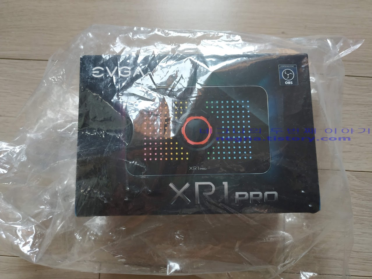 비닐에 쌓여있는 에브가 캡쳐카드