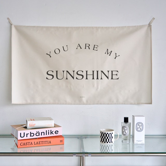 레터링 패브릭 포스터, 텍스트가 주는 메시지와 부드러운 패브릭 질감이 기존의 인테리어와 차별화될 것 같았거든요.