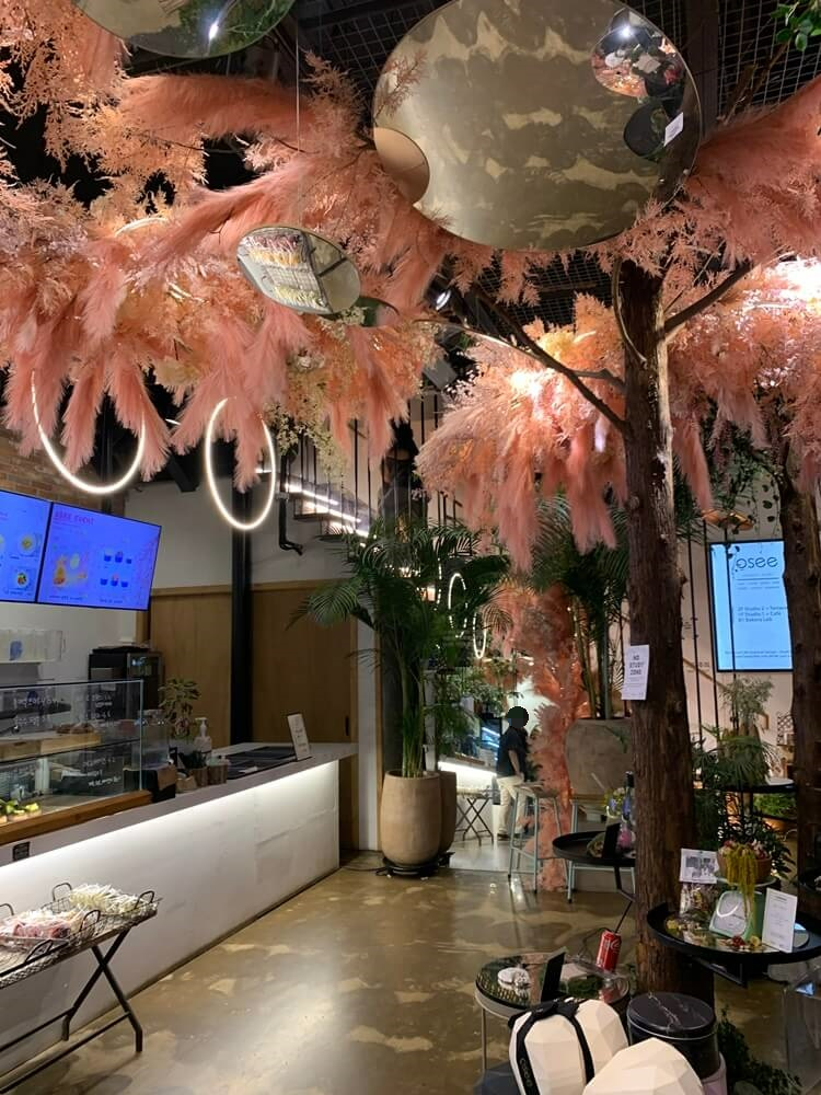 음료주문 반대편에 있는 푸드그라피 전시 작품