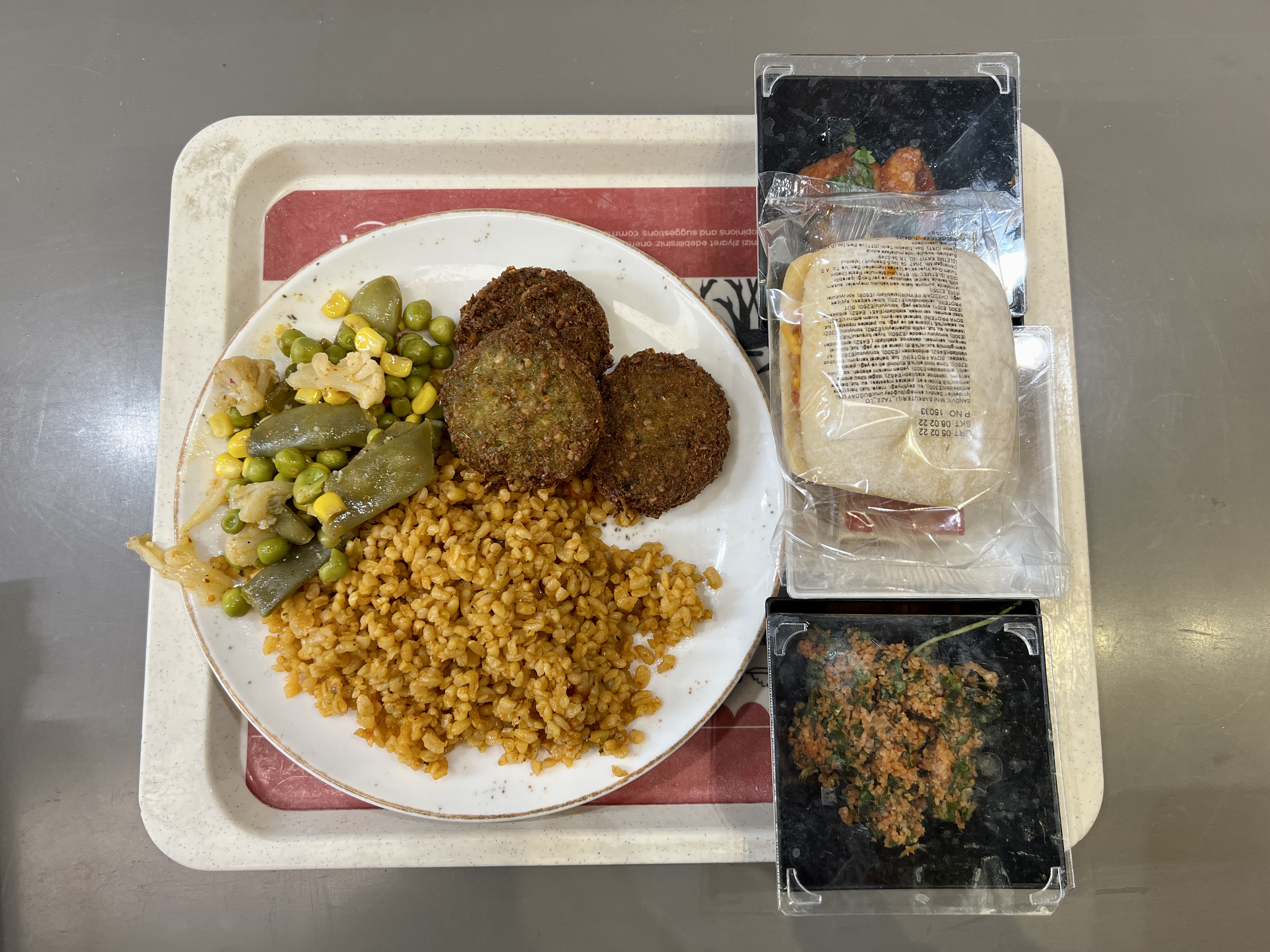 이스탄불 공항 라운지 식사