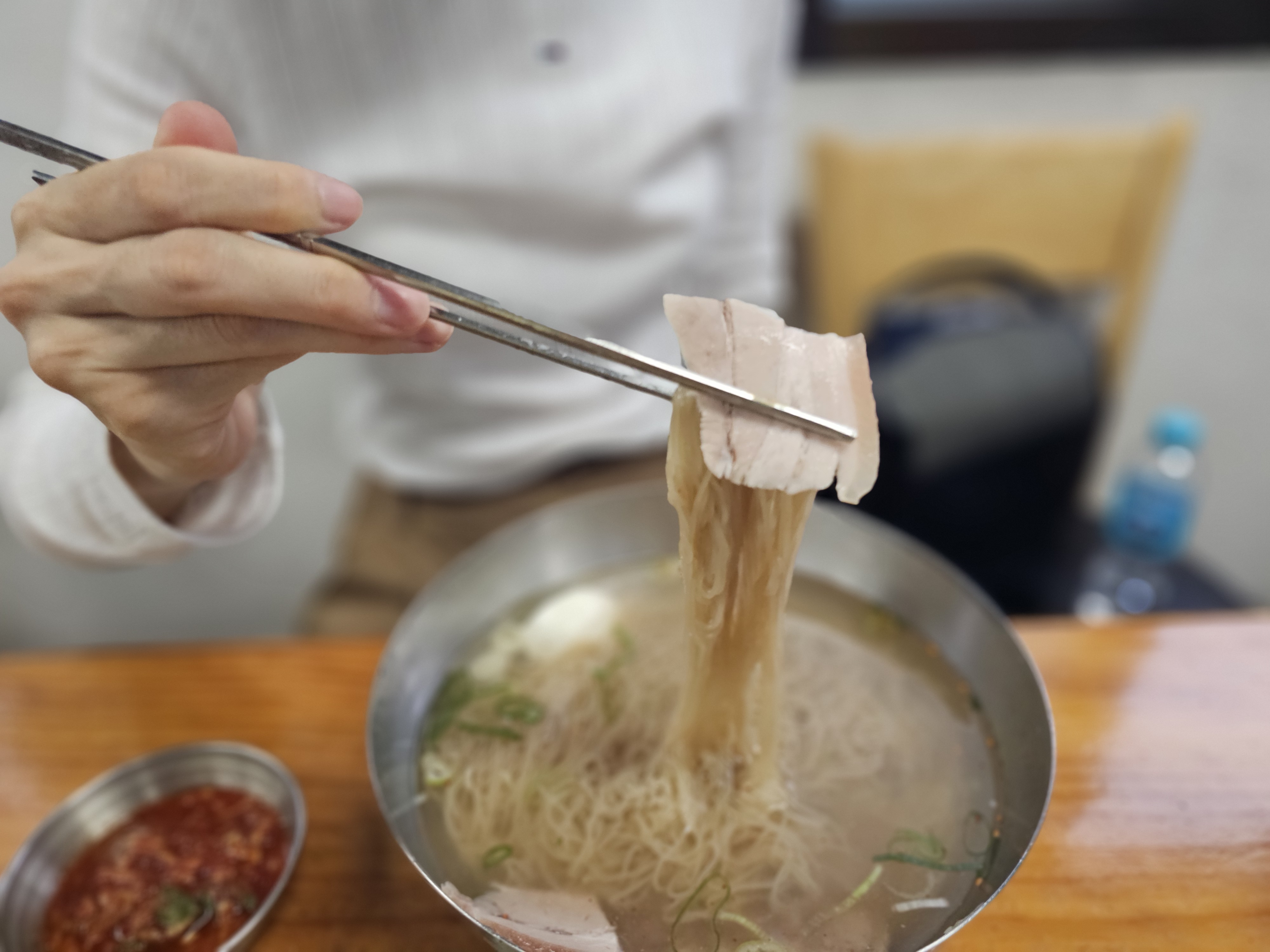 필동면옥 탐방기 &mdash; 맑고 깊은 평양냉면과 촉촉한 제육의 환상 궁합