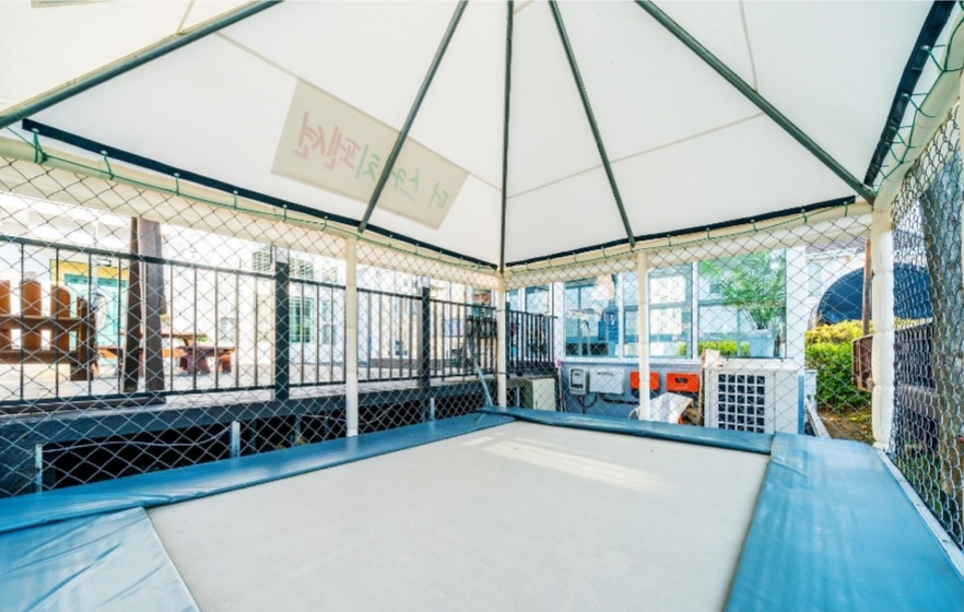 더스케치 트램플린