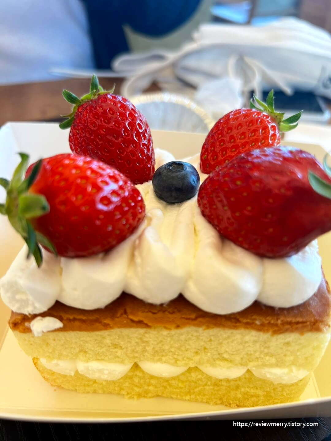 딸기생크림카스테라
