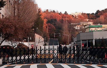 김신 가족부장 혐의 부인