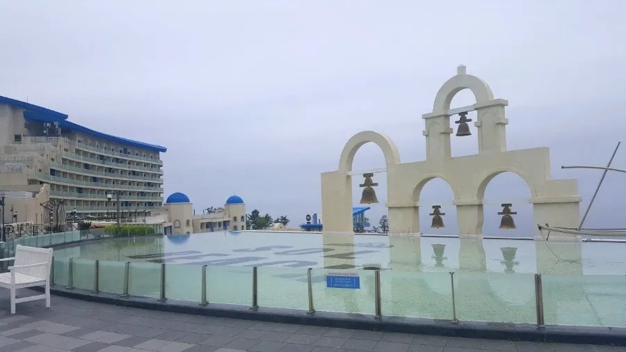 삼척쏠비치-산토리니광장-종-분수-조형물