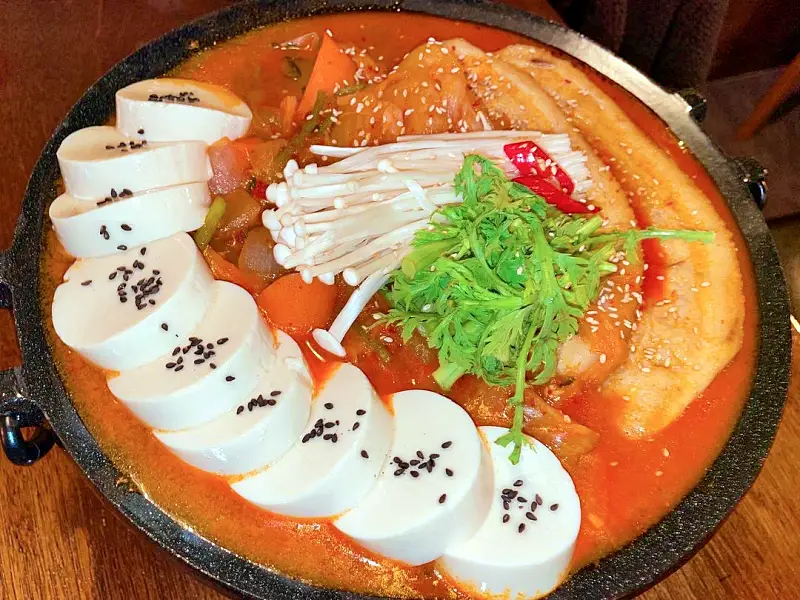 줄서는식당 압력솥 닭볶음탕 통삼겹김치찜 소고기타다끼 청어알두부쌈 홍대 상수 합정 술집 맛집 추천 소개