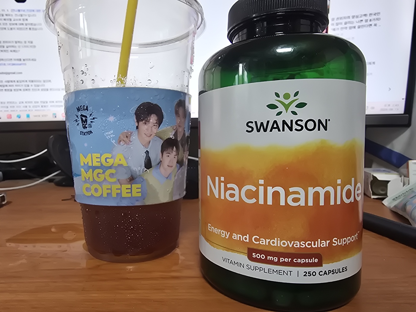 A photo I took myself of the niacinamide I purchased and have been taking since around November 2025, following a YouTube lecture I happened to watch.