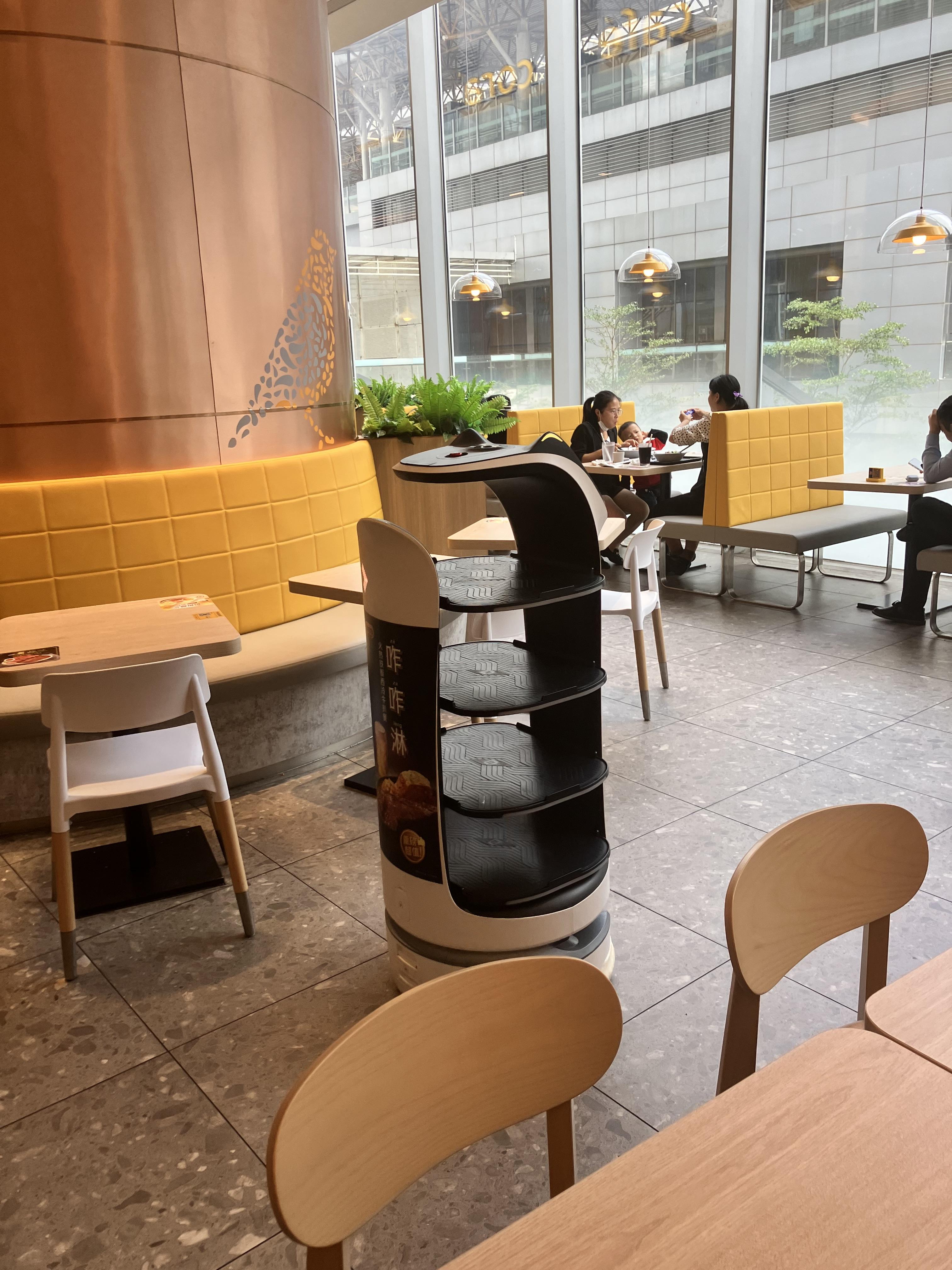 서빙로봇의 이동