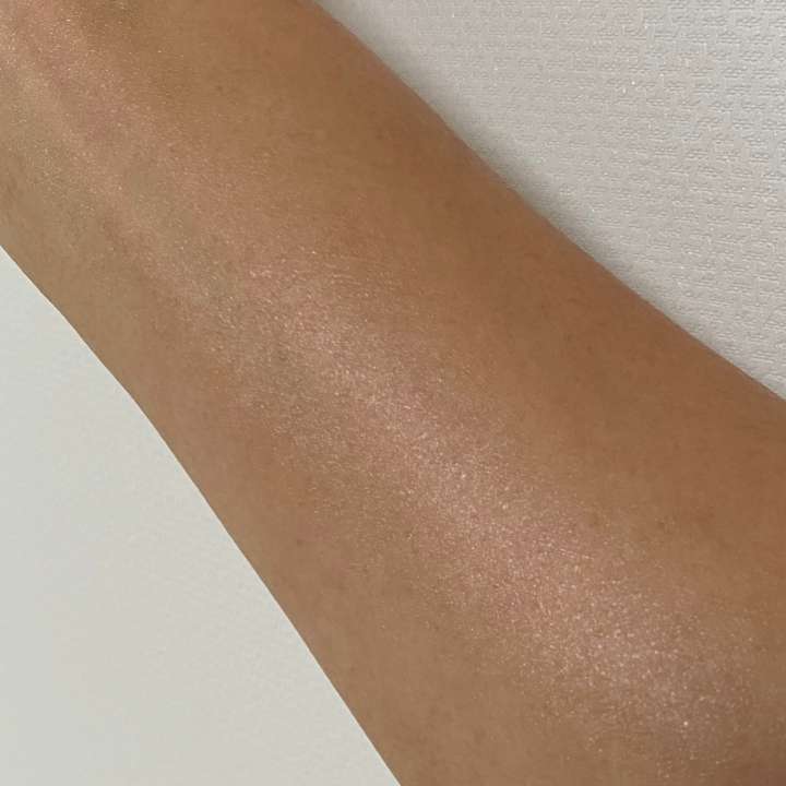 로션-사용-후-끈적임-없이-촉촉한-피부-상태