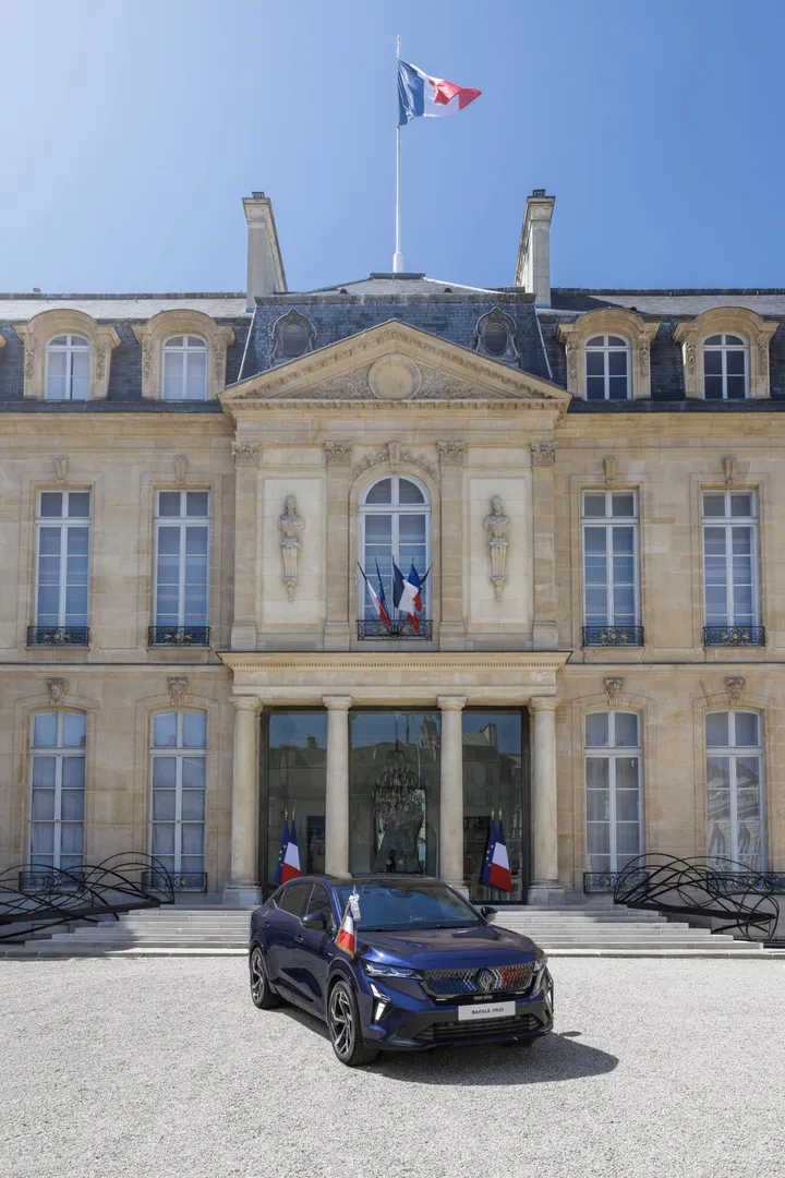 르노 라팔 프레지덴셜 차량 이미지