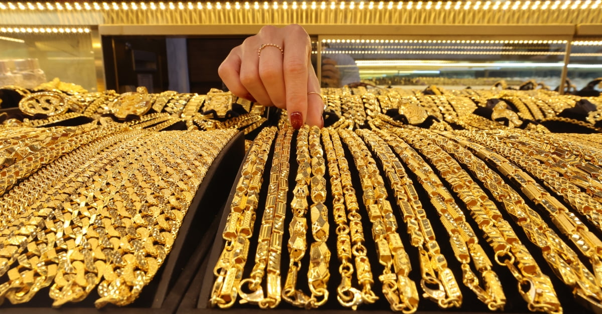 국제 금값이 연일 최고치를 경신하