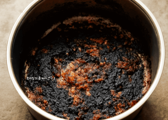 탄 냄비 이미지