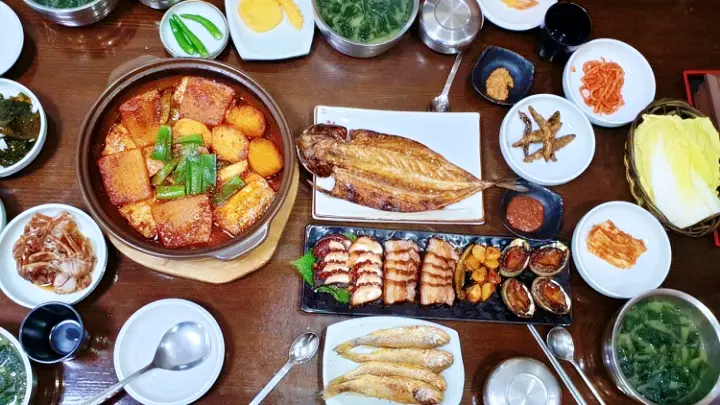 1박2일 오분자기 뚝배기 전복뚝배기 돔베고기 제주공항 근처 맛있는 식당 제주 토속음식 맛집 소개