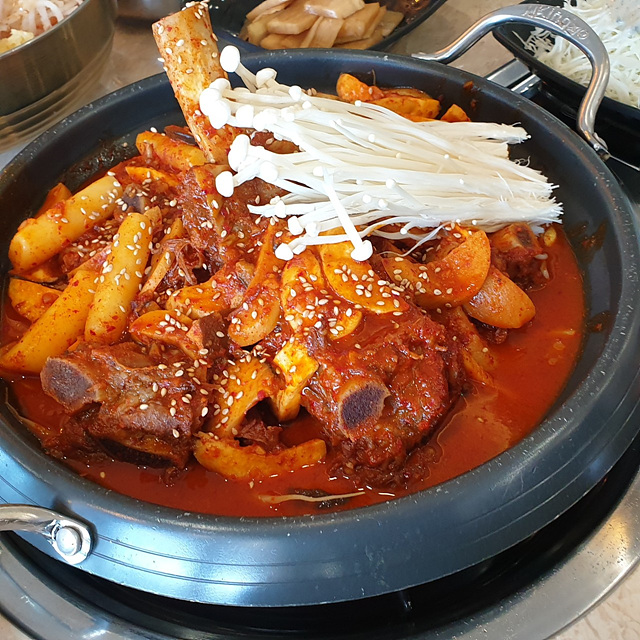 경주 보문단지 근처 맛집 벚꽃여행 현지인 추천 블루판다 보문갈비 가마솥양푼이밥상 보문뜰 우마왕 전통맷돌순두부 경주고기 낙지마실 조돌칼국수 갈치조림구이 토박이식당