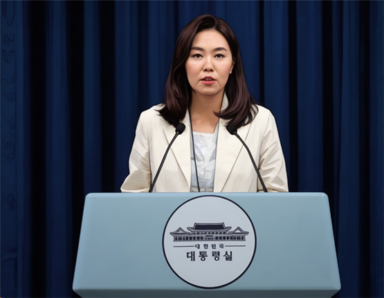 대통령실 소통의 새 시대를 여는 강유정 대변인(일러스트)