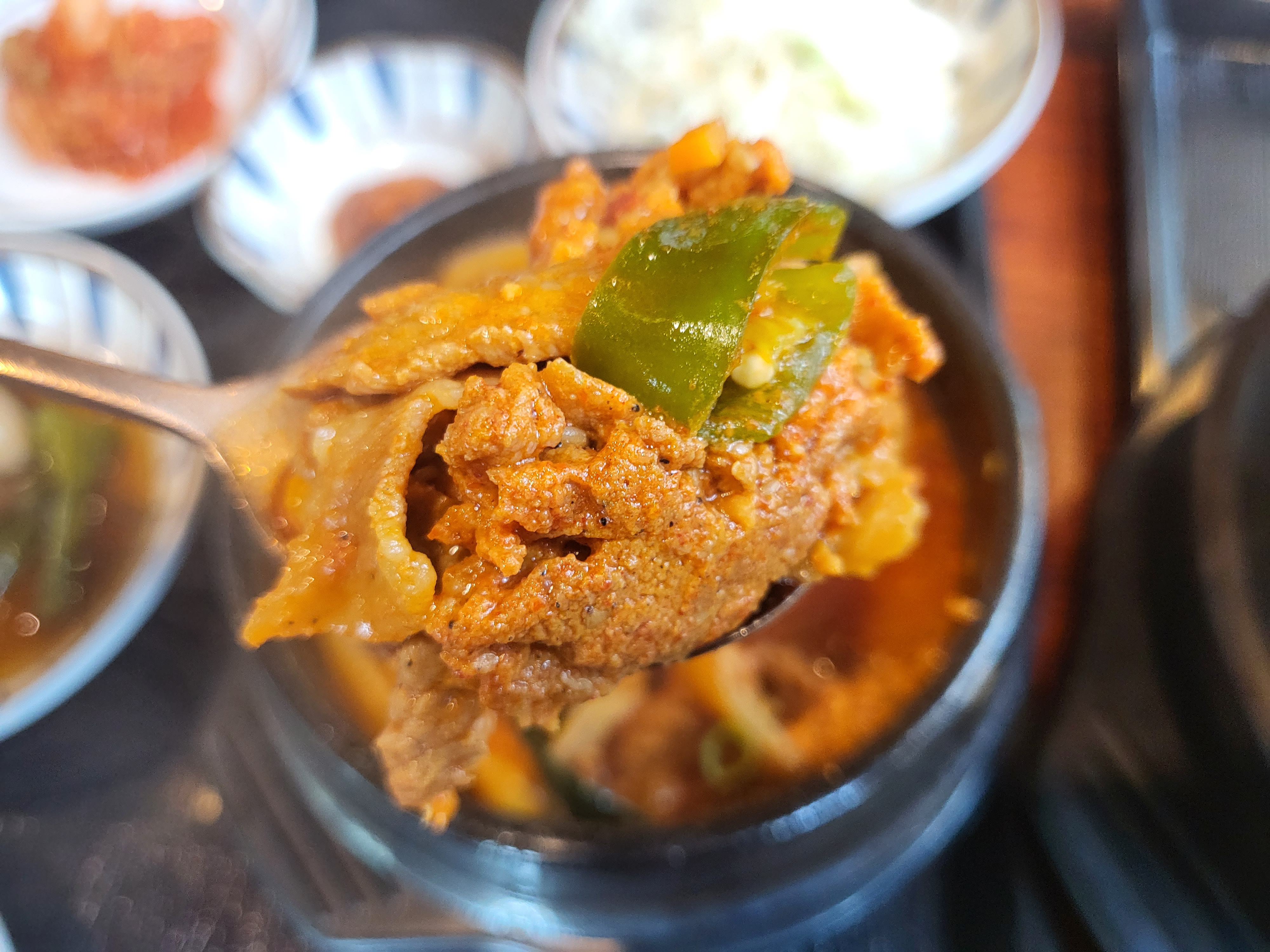 고니돈육 - 한수저 제육 클로즈업