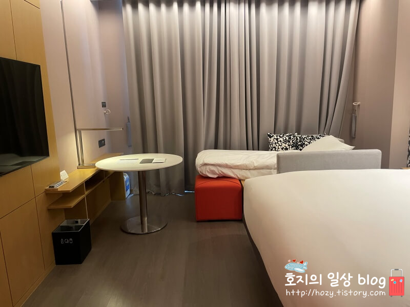 코트야드 메리어트 수원 게스트룸 침실전경