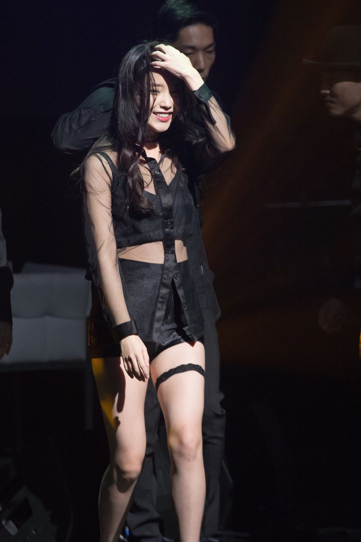 아이유 사진 모음 / 무대 코디 패션 / 일상 사복 패션