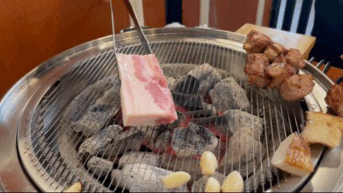 수원 영통 맛집 영포화로 - 화로위에 삼셥살 굽는 영상