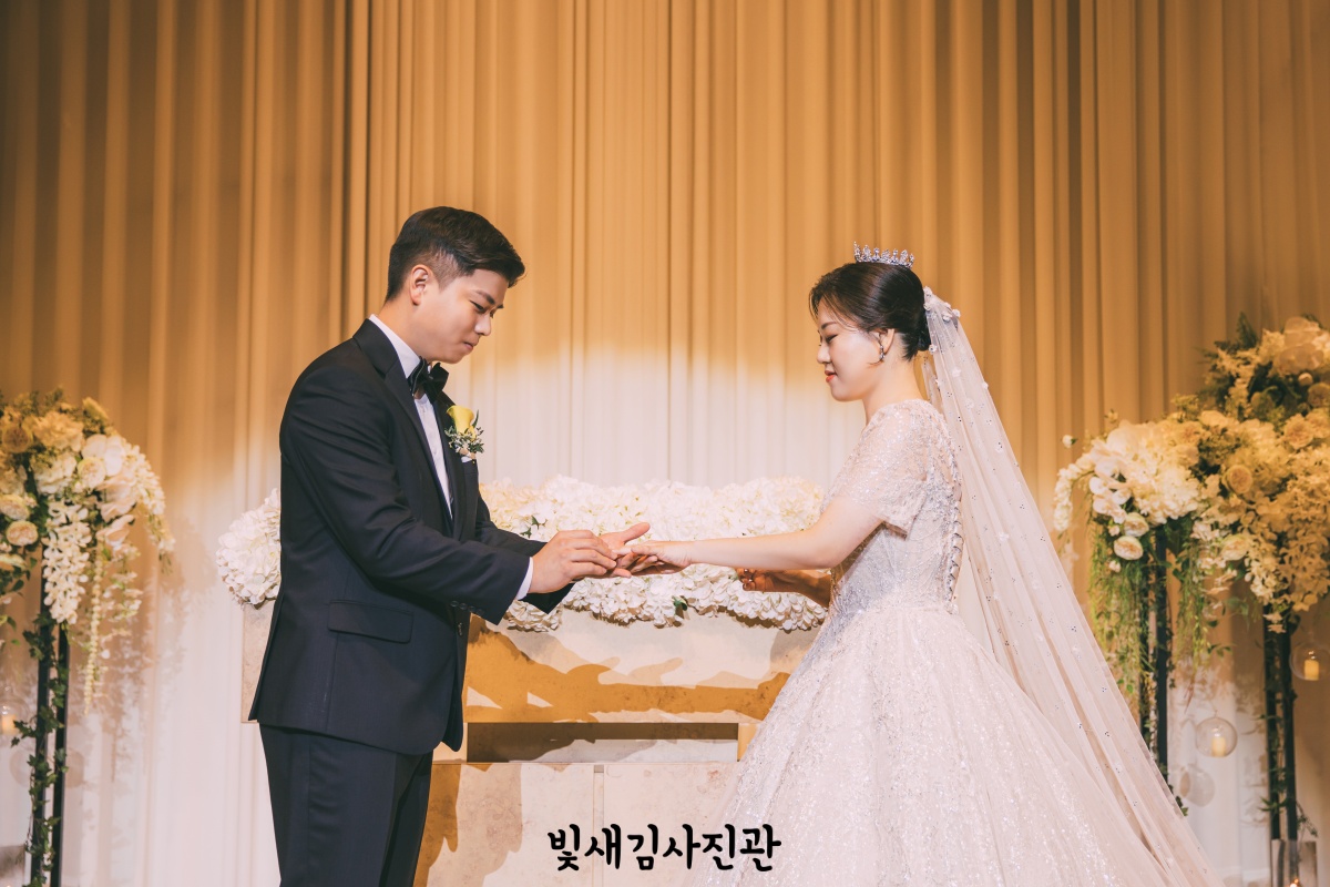 위더스 영등포 펠리체홀 본식스냅 예물교환 정면