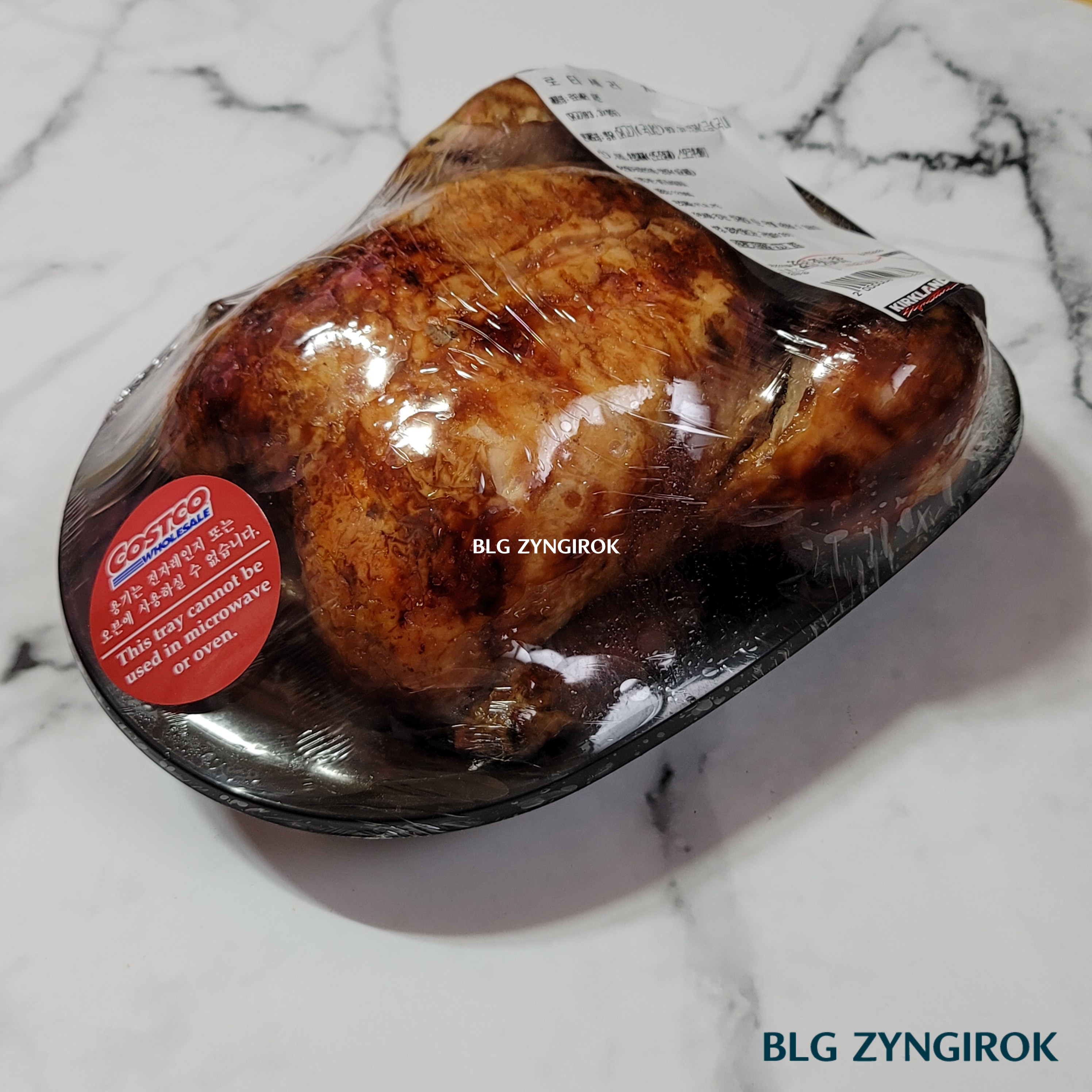 전자레인지와-오븐에서-사용가능한-용기에-담겨있는-코스트코-치킨