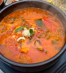 돼지김치찌개-닭곰탕-더차돌