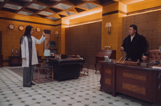 사무실에 있는 마동석 배우님 모습