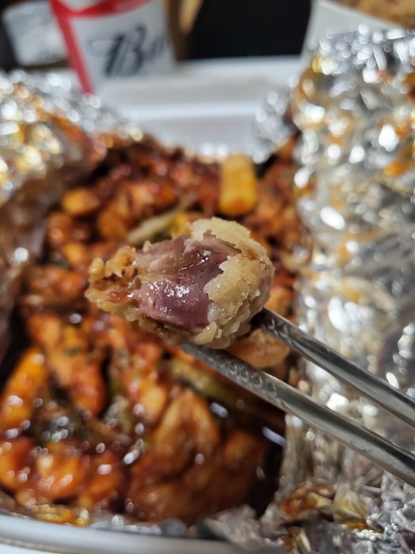 닭똥집한입베어문 모습