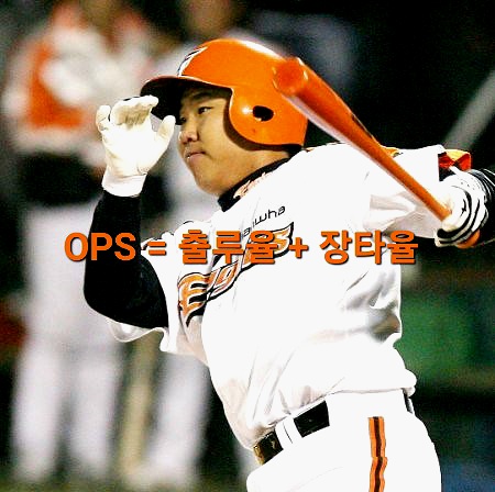 한화이글스 시절 이범호 선수가 타격하고 있다