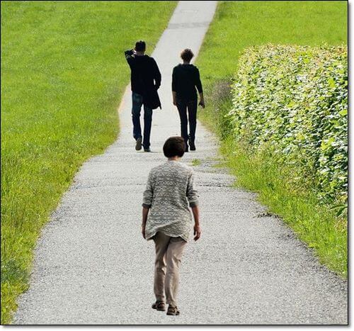 산책하는 노인