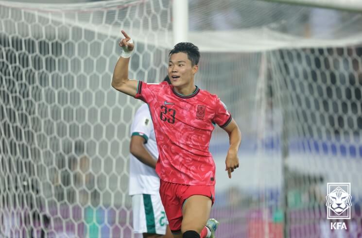 대한민국 오현규 축구 선수가 환호하는 모습