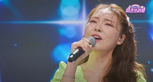 몇 미터 앞에 두고 (미스김)