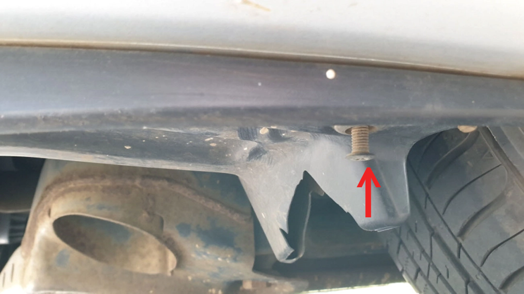 휠하우스 고정 볼트