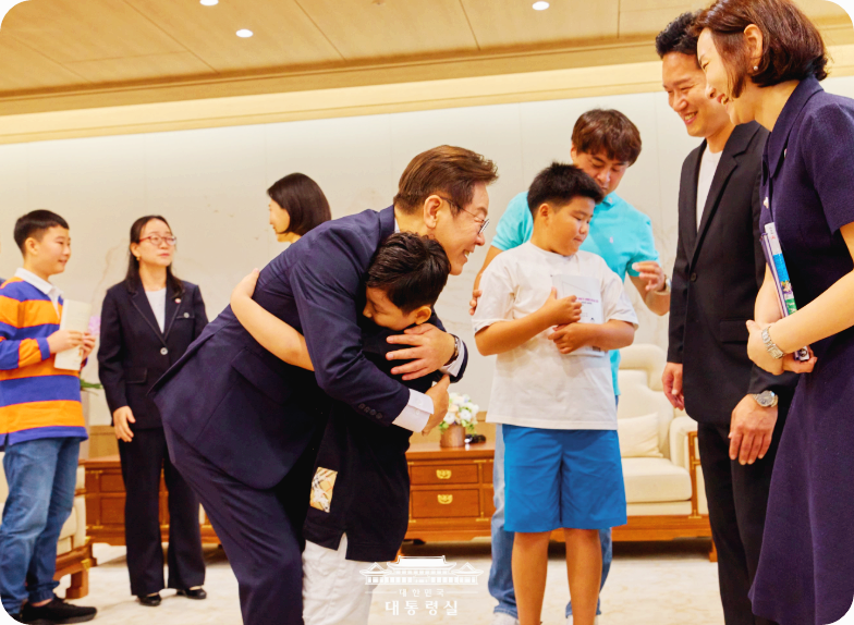 손편지 어린이와의 만남 (사진: 대통령실)