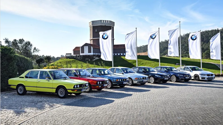 2025 BMW 5시리즈: 풀체인지 모델 정보, 가격, 연비, 그리고 경쟁 차종 비교분석