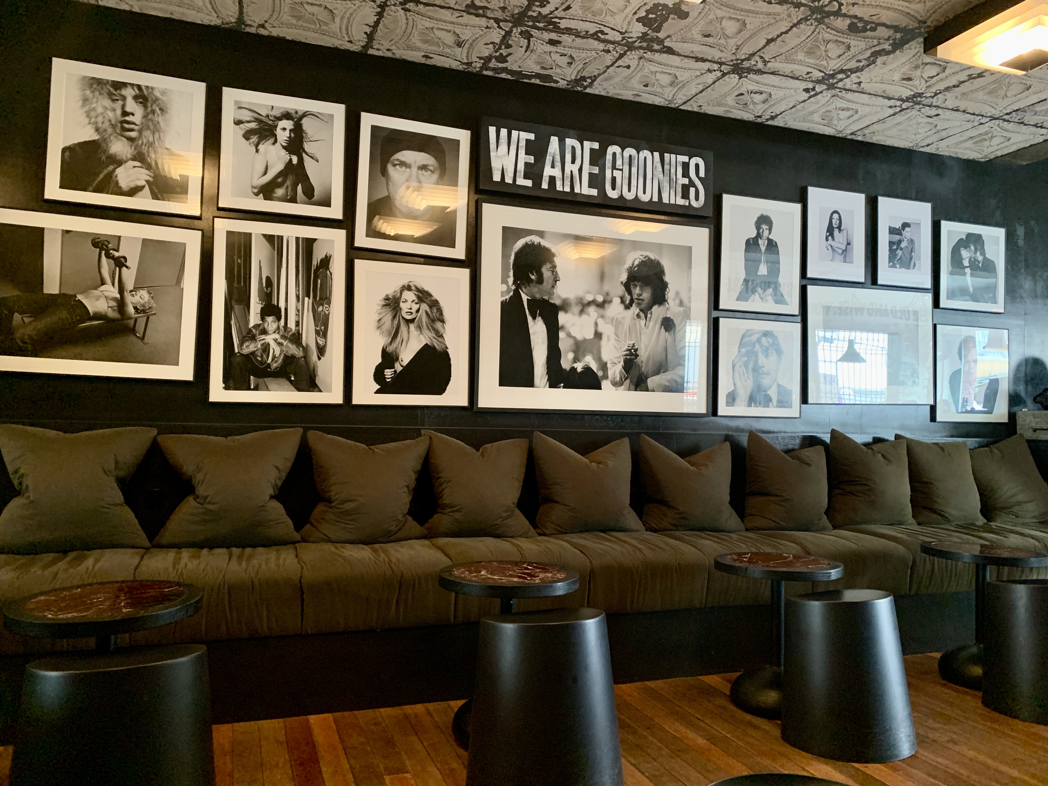 용리단길-힙한카페-할로윈카페-독특한카페-용산카페