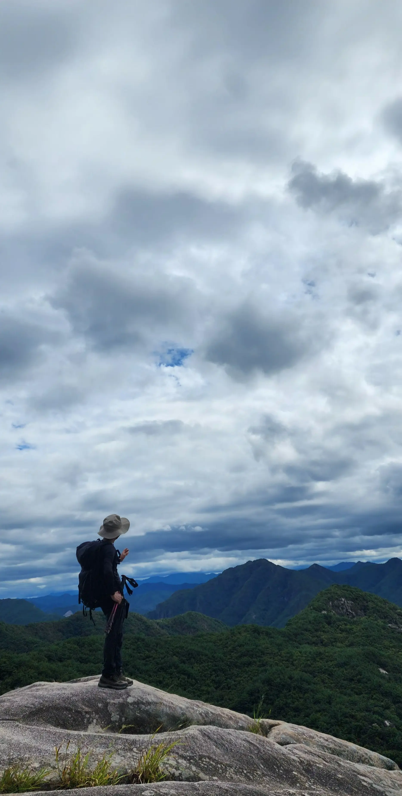 천태산에서 바라본 능선
