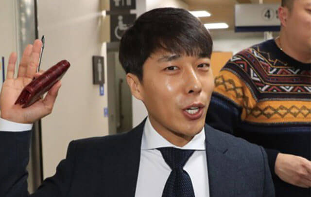 김동성 인민정, 전부인, 연금 박탈