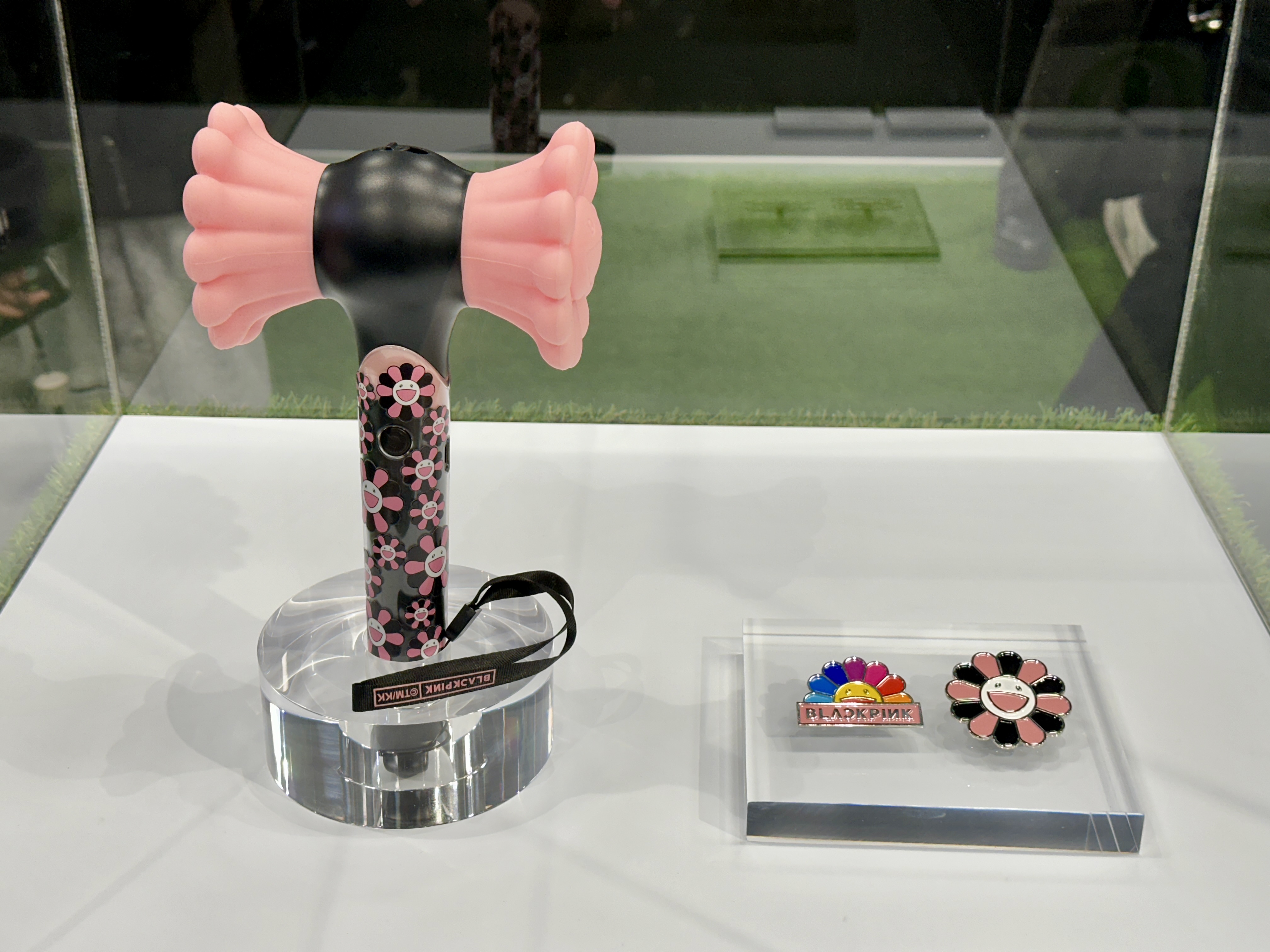블랙핑크 응원봉과 에나멜 핀