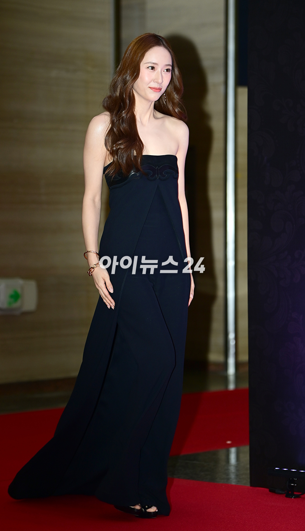 배우 정수정이 7일 오후 서울 강남구 논현동 건설회관 비스타홀에서 열린 '28회 춘사국제영화제' 시상식에 참석하고 있다. [사진=정소희 기자]