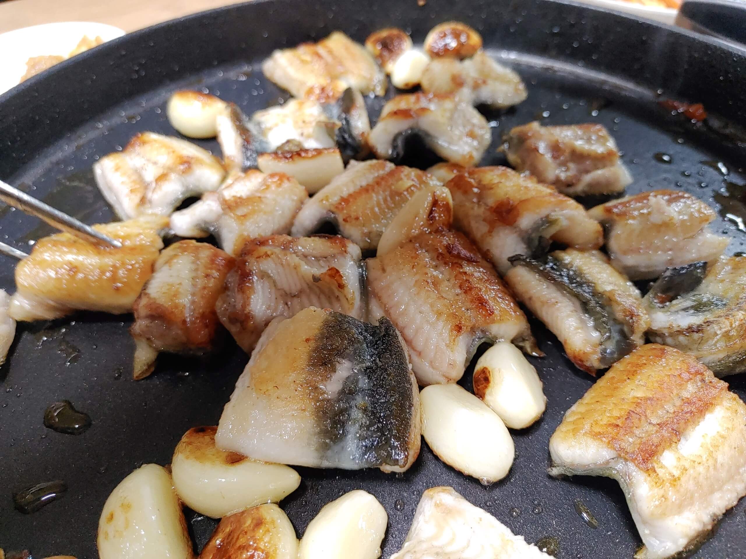 장룡수산_노릇노릇한_민물장어