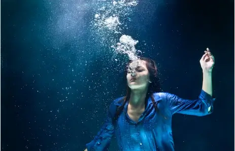 물에 빠지는 꿈해몽