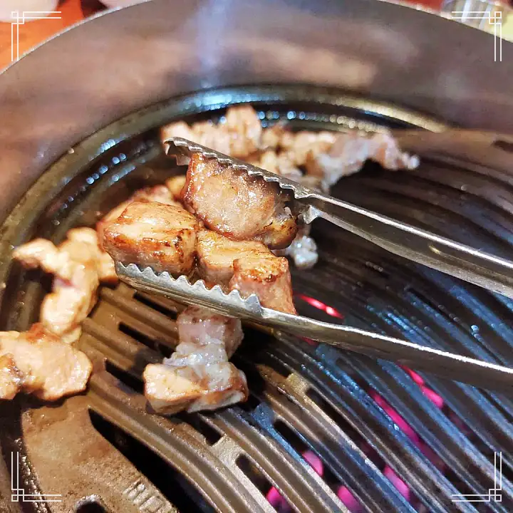 줄서는식당 송파구 잠실 이베리코 목살 토치불 바베큐 맛집 엄현경 송리단길 석촌호수 핫플 목차돌 베요타 하몽 청국장 된장찌개 권율 추천 50회 소개