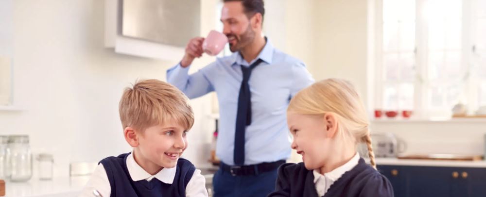 맞벌이 아빠들의 아침 건강 전략 (간편식, 스트레칭, 자녀케어)