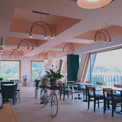 아매네 카페의 내부 사진