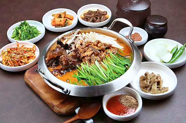바른흑염소가든 진한 국물 속에서 탄생한 보양식 고단백 건강식 흑염소 전골, 수육, 무침 화성 봉담 맛집 추천