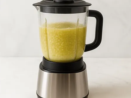 껍질을 깐 녹두 갈기